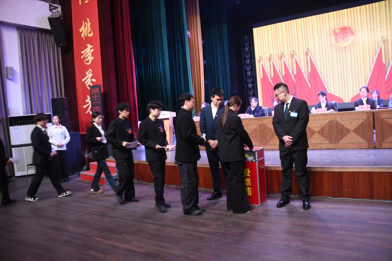 无记名投票选举第十一届学代会委员会委员.png